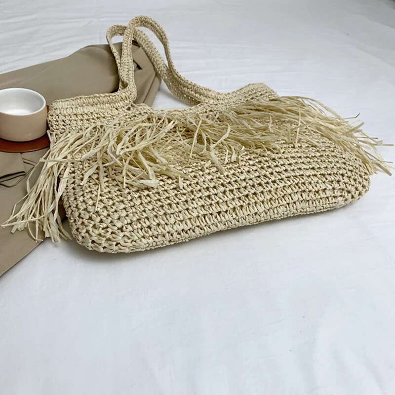 Handmade Beach Bag Hollow Out Tote Bags For Women Handbag Purse New Weave Large Capacity Tassel Shoulder Straw Beach Bag Kq1