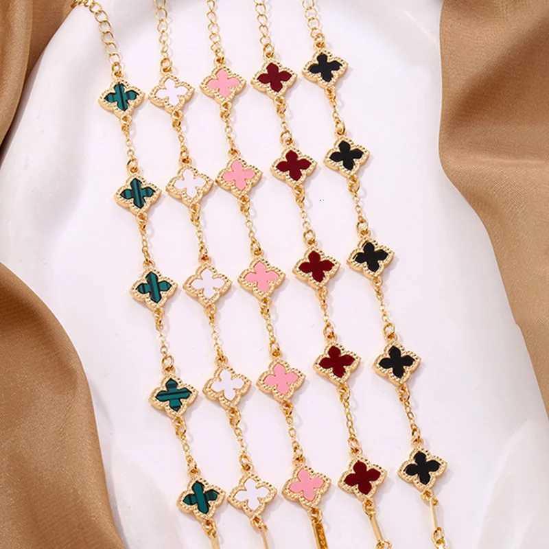 Luxury Single-Sided Lucky Clover Plated Bracelet for Women Fashionable Minimalist Style Fresh Sweet Versatile Date Accessory Y251112