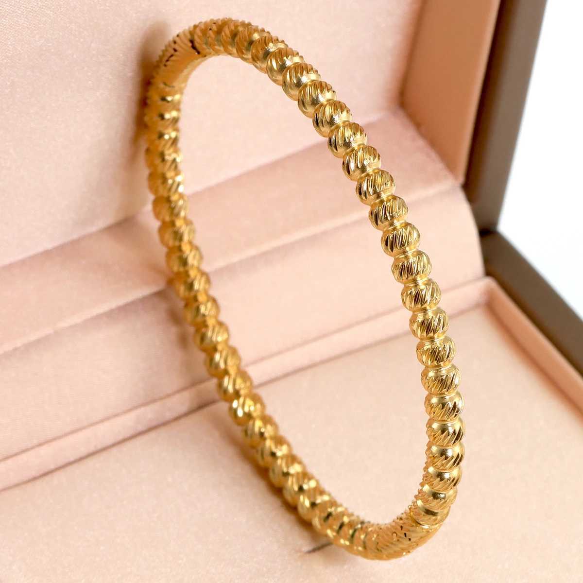 Fashionable 18K Gold Plated Stainless Steel Flower Bangle Bracelet For Women Party Wedding Jewelry GiftC250411