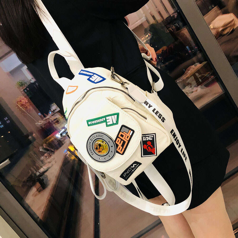 Backpack for girls with Japanese and Korean style pleated high aesthetic badge design, trendy casual shoulder bag