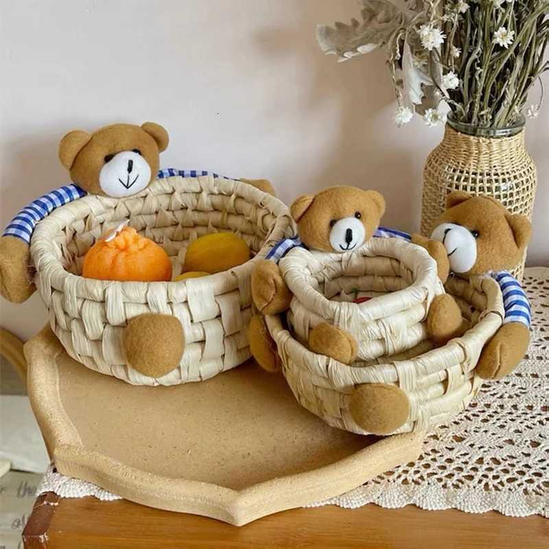 Cute Bear Storage Baskets Kawaii Mini Woven Display Basket Desktop Mti-pose Sundries Storage Basket Organize He Decor Y251112