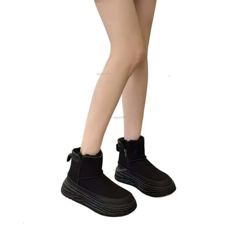 2025 New Designer Shoes Outdoor Women Thick Warm Non-slip Short Boots Soft Sole Bread Cotton Shoes Classic Board Shoes