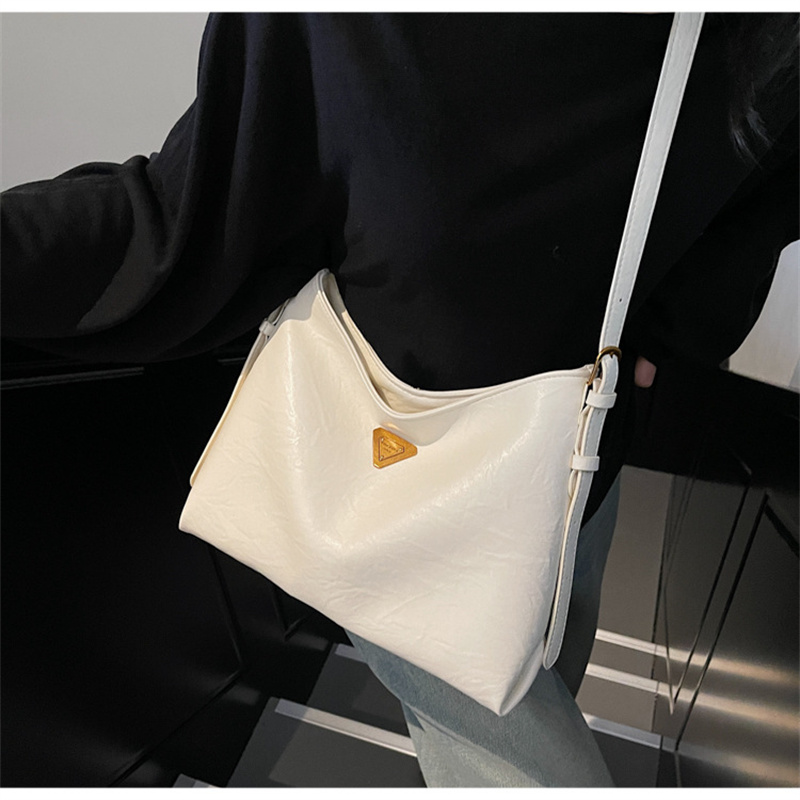 free shipping designer bag for women ladioes 2025 new high end commuting fashionable versatile crossbody bag single shoulder armpit bag for daily outf