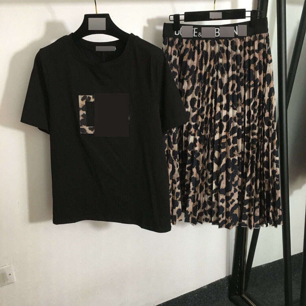2024 New Nanyou Versatile Fashion Set Letter Patch Short Sleeve T-shirt Leopard Print High Waist pleated Half Skirt