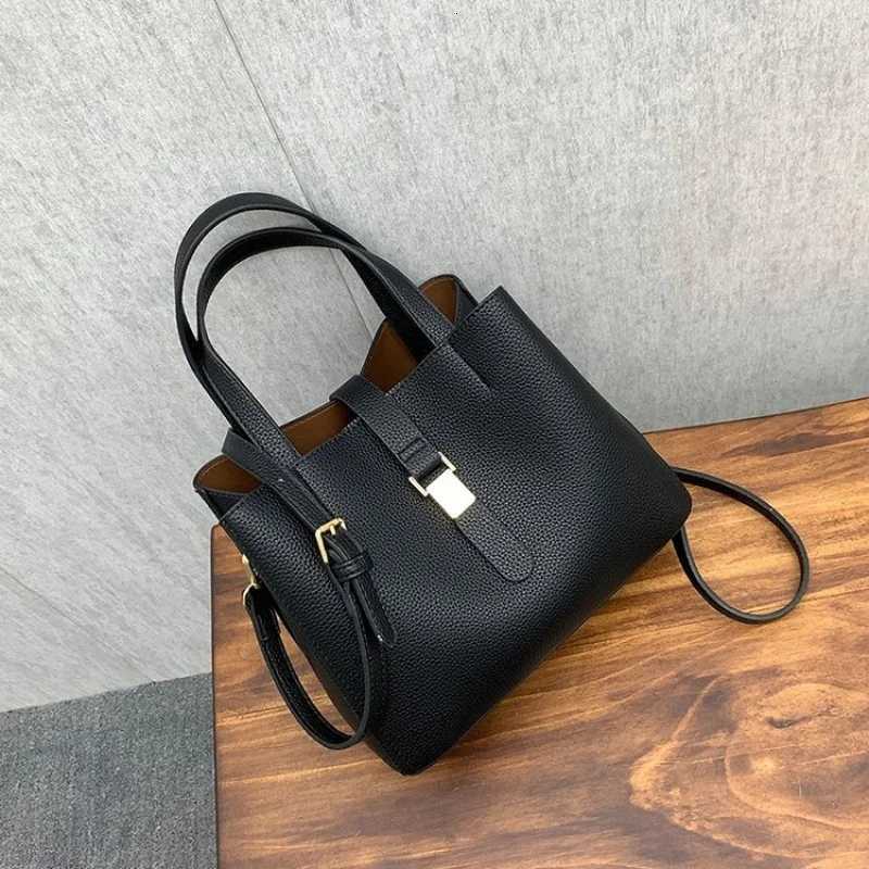 Popular Classic high-end Leather Womens Crossbody Bag FAshionable Elegant Daily Vintage Commuter BagW251112