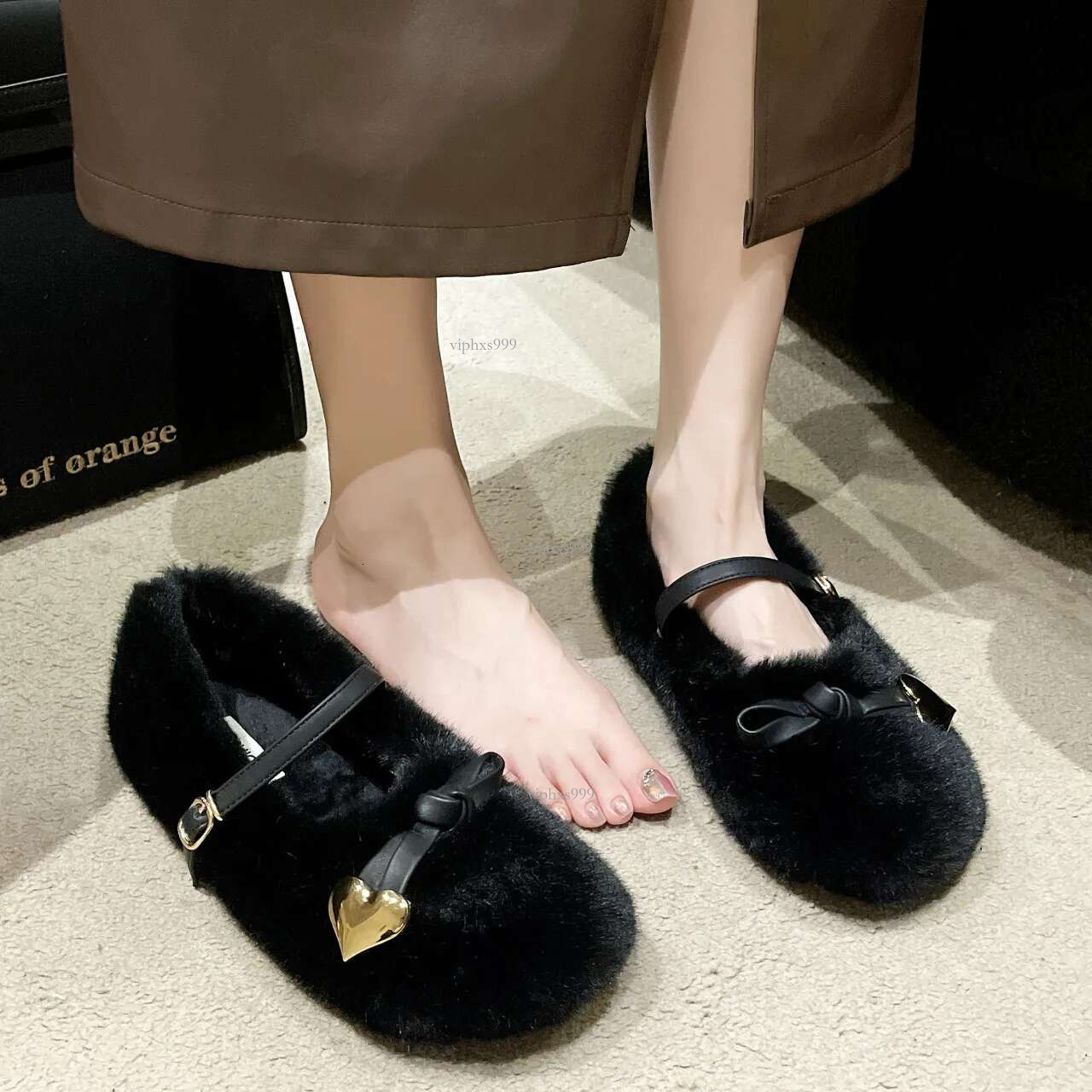 New Free Shipping Designer Shoes 2025 Korean Flat Heel Round Head Shallow Mouth With Veet Warm Bean Women's Buckle Thick Bottom Lazy Shoes