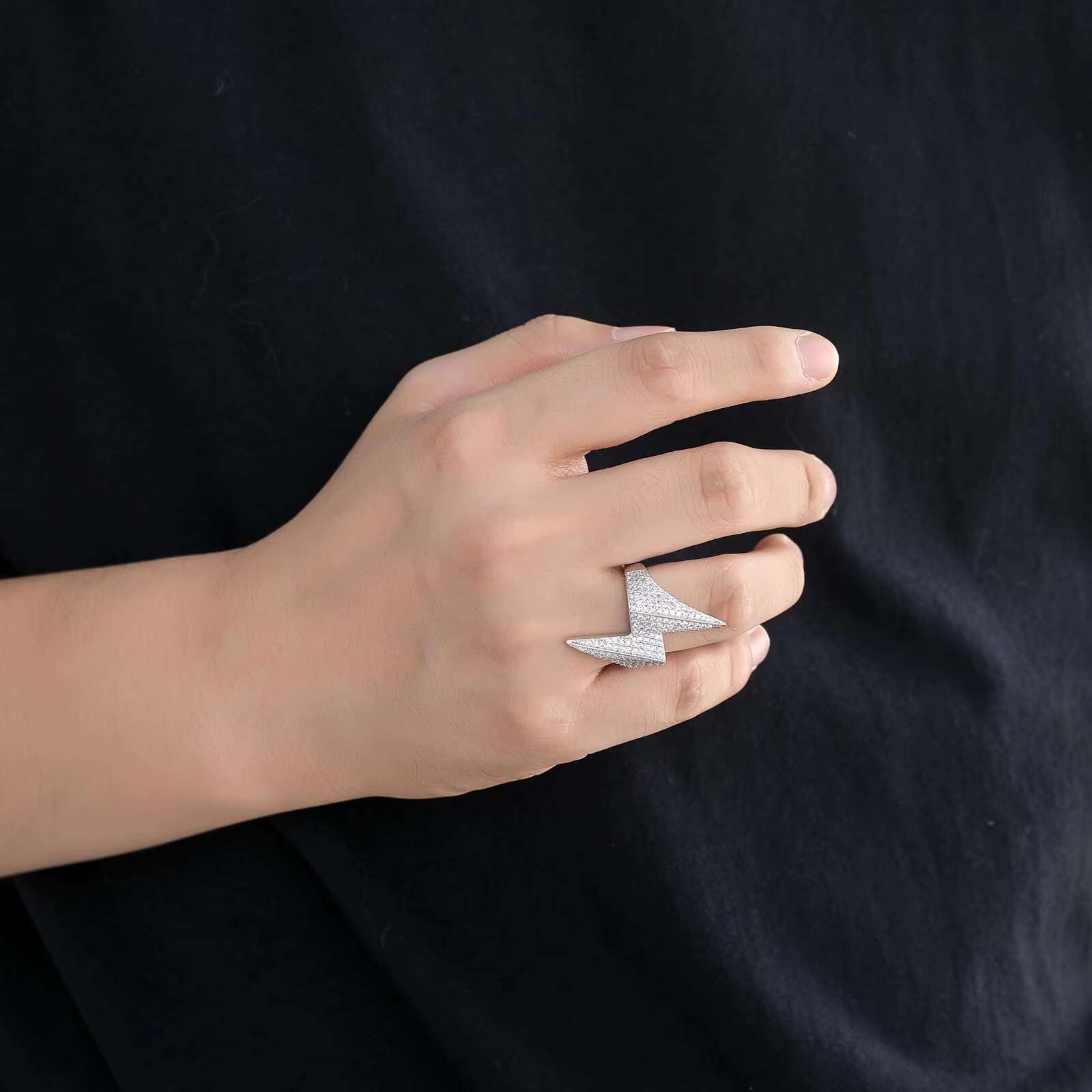 Mens Hip-Hop Fashion Ring Micro-Inlaid Zircon with Copper Three-Dimensional Lightning Design Simple Trendy Personalized Jewelry