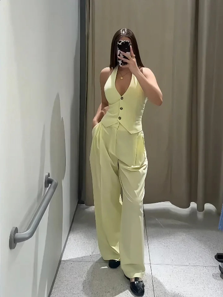 The RARA summer collection for has arrived for women featuring a camisole collar vest and double pleated pants for loose and casual wear 250411