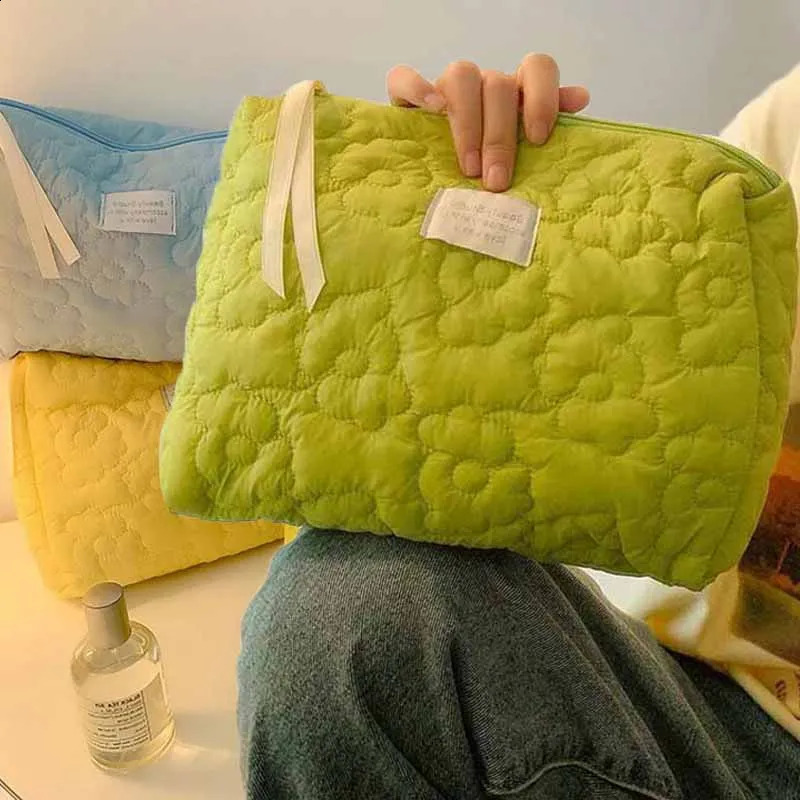 Soft floral pattern makeup bag portable makeup bag display storage organizer large capacity womens travel washing bag 250410