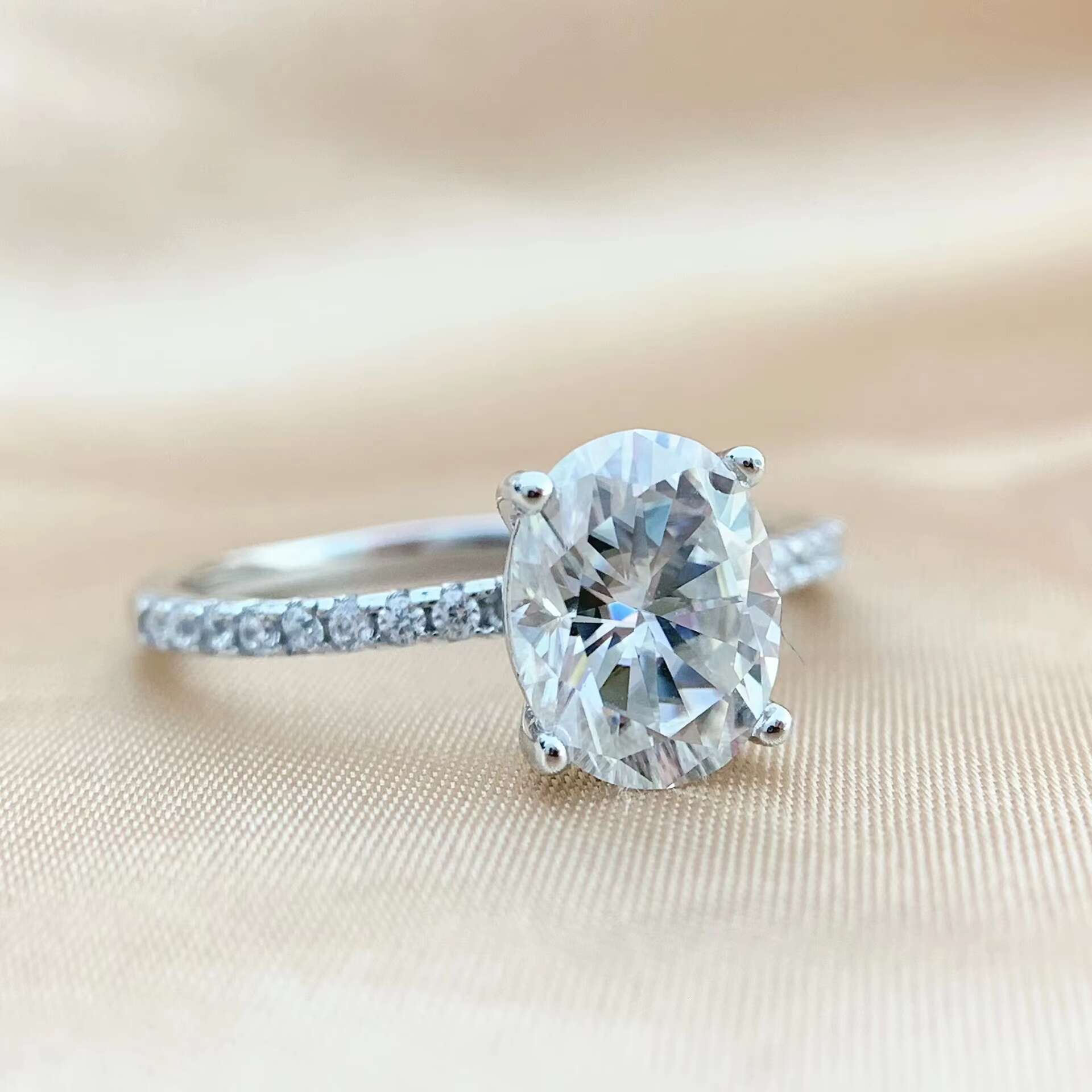 Optimal Price 18K White Yellow Rose Gold Gemstones Oval Moissanite Ring 24-hour Response Capability Wedding Suitable