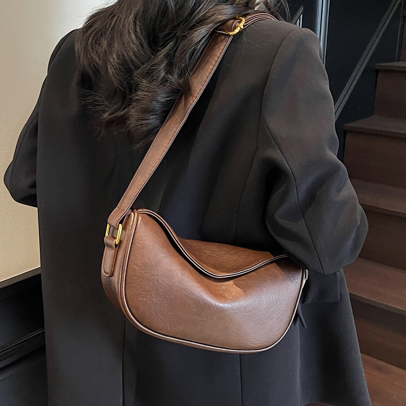 2025S Designer Women S Bag Large Capacity Dumpling Bun Fashion Texture Spring New Versatile Shoulder Korean Commuter Crossbody Bag