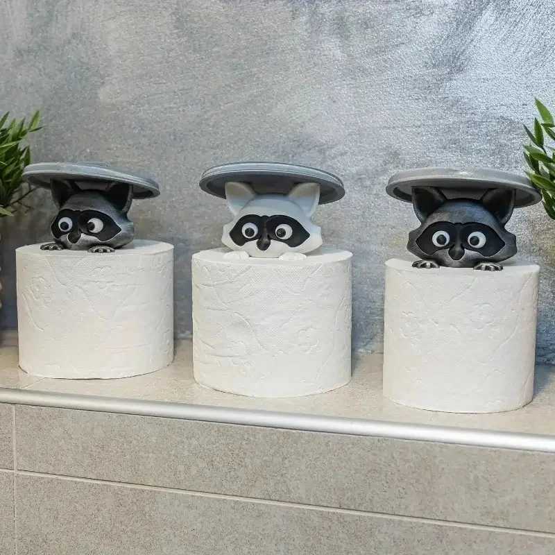 Cute Raccoon Toilet Paper Holder Playf Bathro Decor With Trash Can Lid Cover Unique Gift Idea Funny He Accessory Y251112