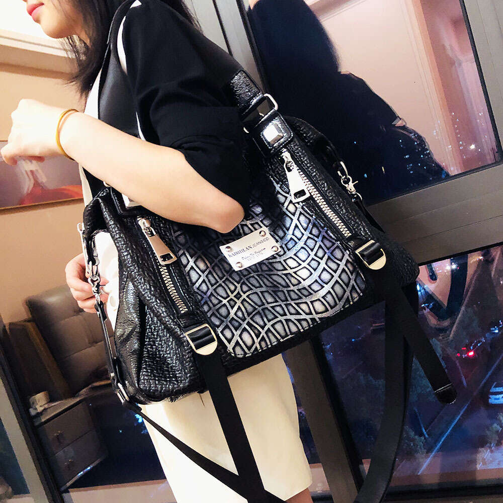 Backpack Western style tote women , new bag for women, contrasting color, large capacity crossbody bag, niche handbag trend