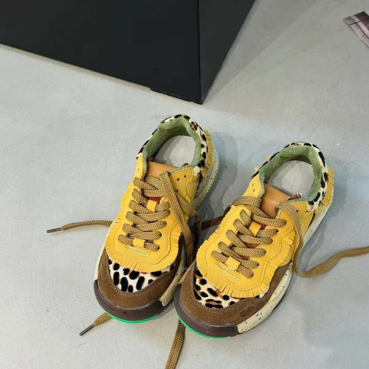 2025 New Designer Shoes Outdoor Board Shoes Mars Leopard Print Fringe Casual Sports Running Shoes Indigenous Tribal Style Sneakers