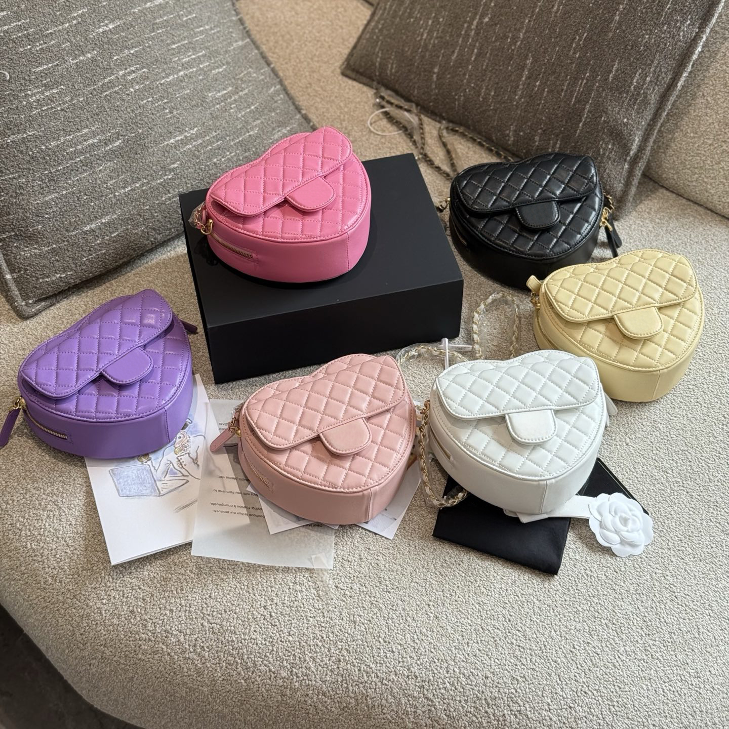 22S love heart chain shoulder bag women Designer heart-shaped mini handbag high quality ladies Quilted check caviar crossbody Clutch wallet Hobo purses 18cm