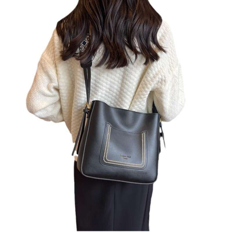 New and versatile tote with niche high-end texture, personalized temperament, large capacity bucket bag, trendy diagonal cross bag