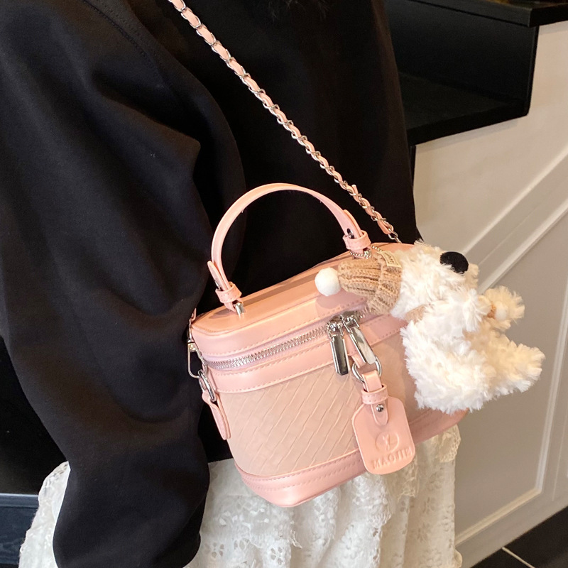 2025S Designer Women S Bag Solid Color Box New Woven Women S Stylish And Stylish Single Shoulder Bag High End Feel Hand Held Crossbody Bag