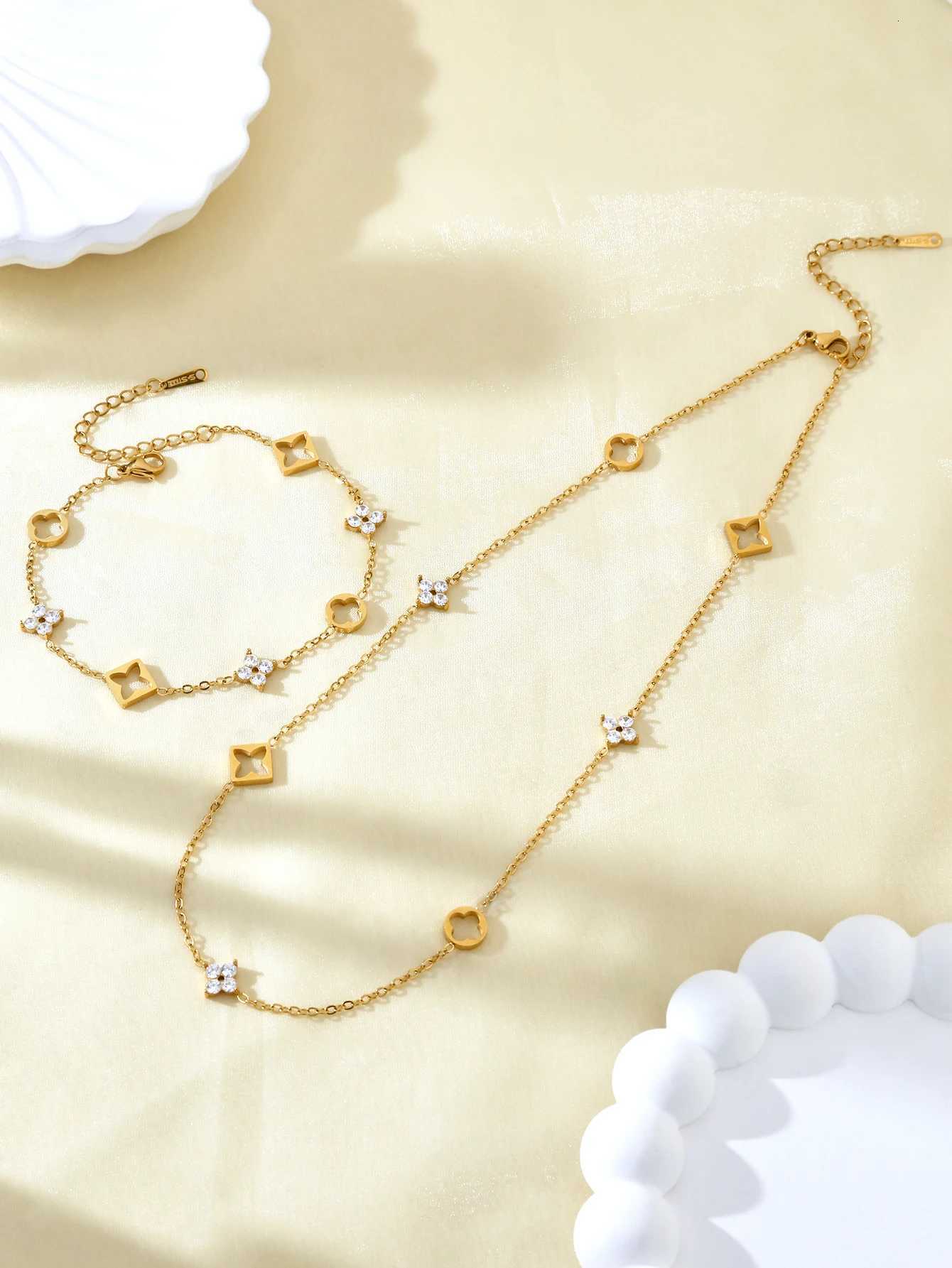 Luxury Elegant Light Luxury Old Money Style High Feeling Stainless Steel Diamonds Hollowed Out Clover Flower Jewelry Set Y251112