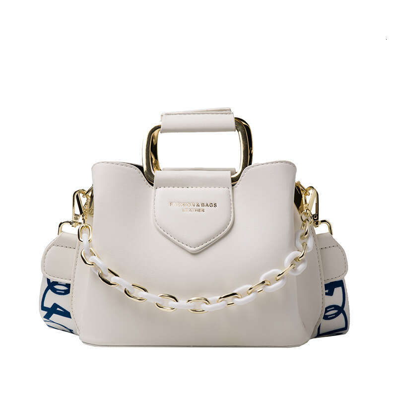 2023 new bucket Korean version shoulder handbag chain commuting crossbody Women's small bag