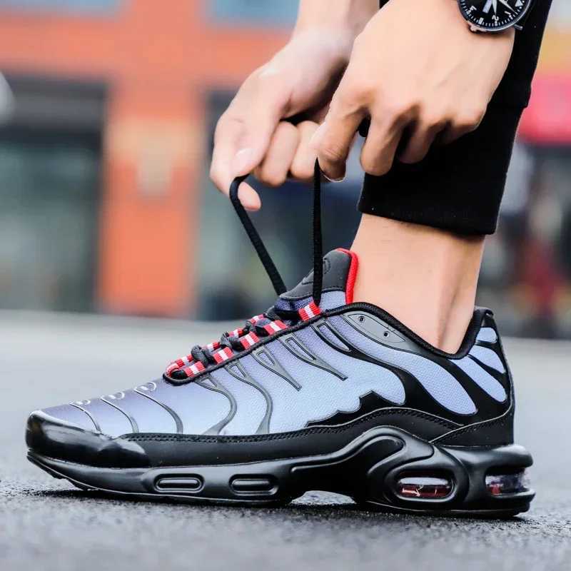 Mens Tennis Shoes Outdoor Running Marathon Cushioning Couple Sports Shoes 2025 New Mesh Comfortable Men Sports ShoesC250412