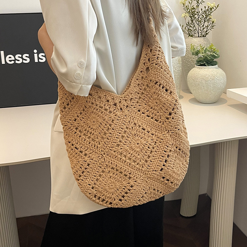 2025S Designer Women S Bag Large Capacity For Women New Summer Seaside Vacation Straw Woven Versatile Commuter Single Shoulder Tote Bag