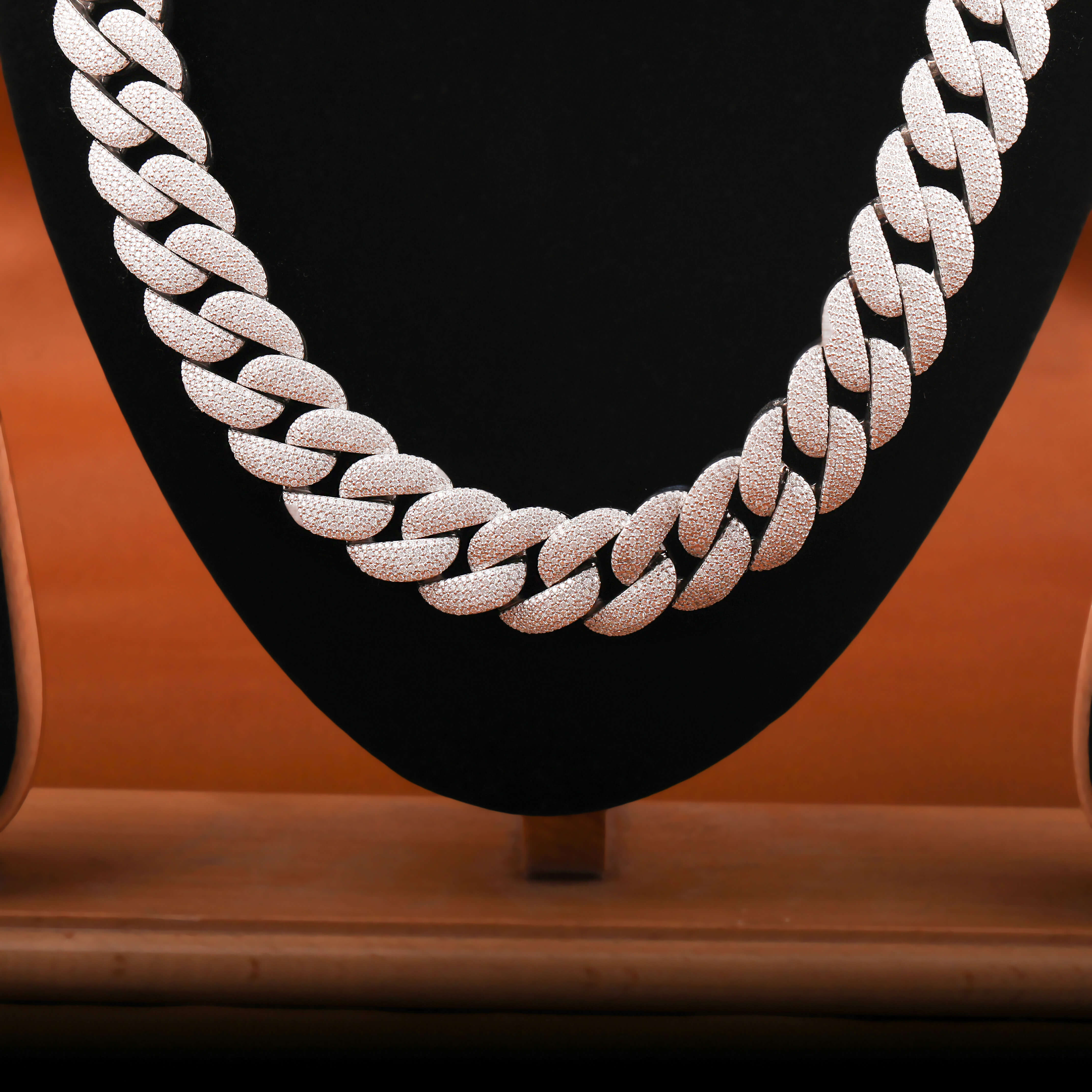 Exclusive Moissanite Diamond Necklace Bold Round Cut Chain for High Society Events and Elite Gatherings