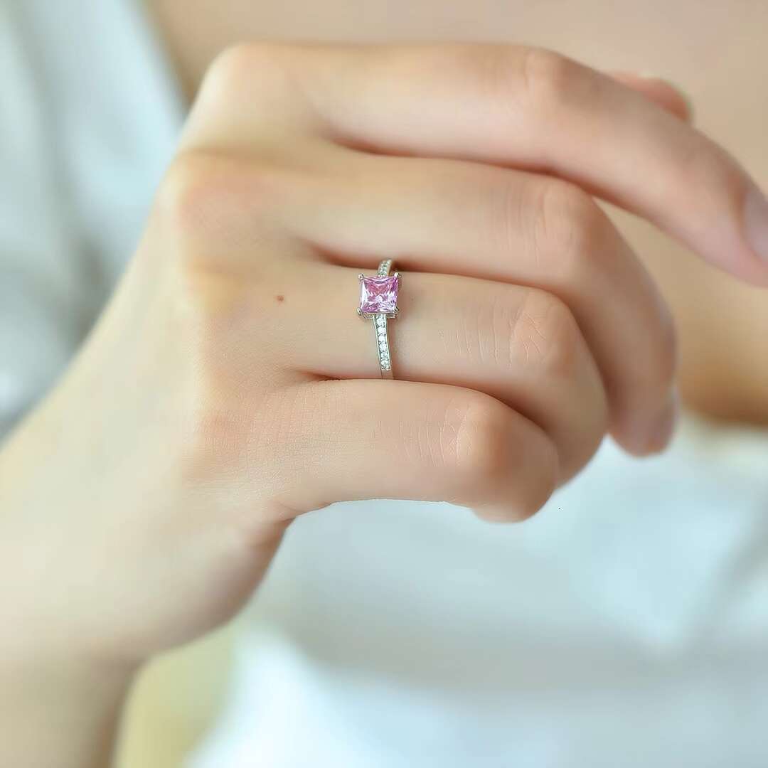 China Luxury Women Moissanite Ring Gra Moissanite Ring Silver Moissanite Ring