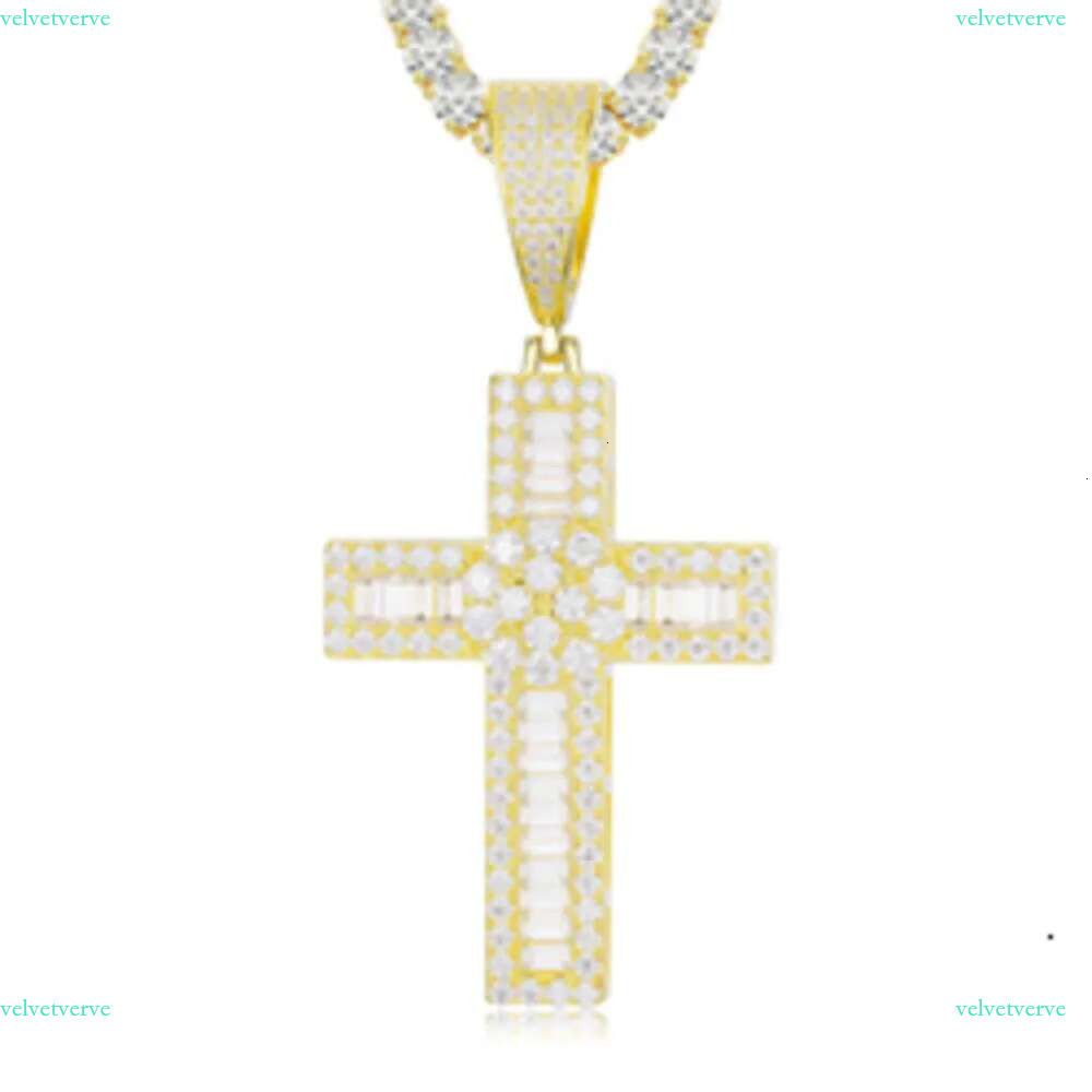 New Design Hip Hop Jewelry Sterg Sier VVS Baguette Moissanite Dia Cross Pendant for Mens Women