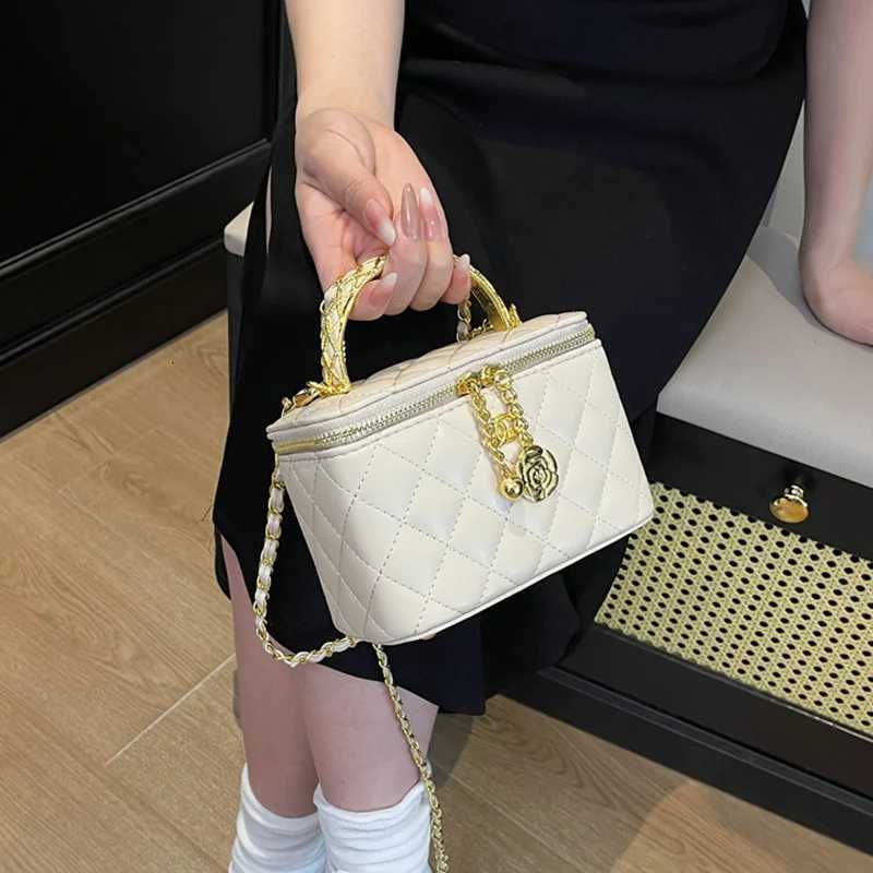 Minimalist Diamond Grid Pattern Quilting-Pattern Bag - Durable PUDetachable Shoulder Strap - Perfect for Shopping/CommuteW251112