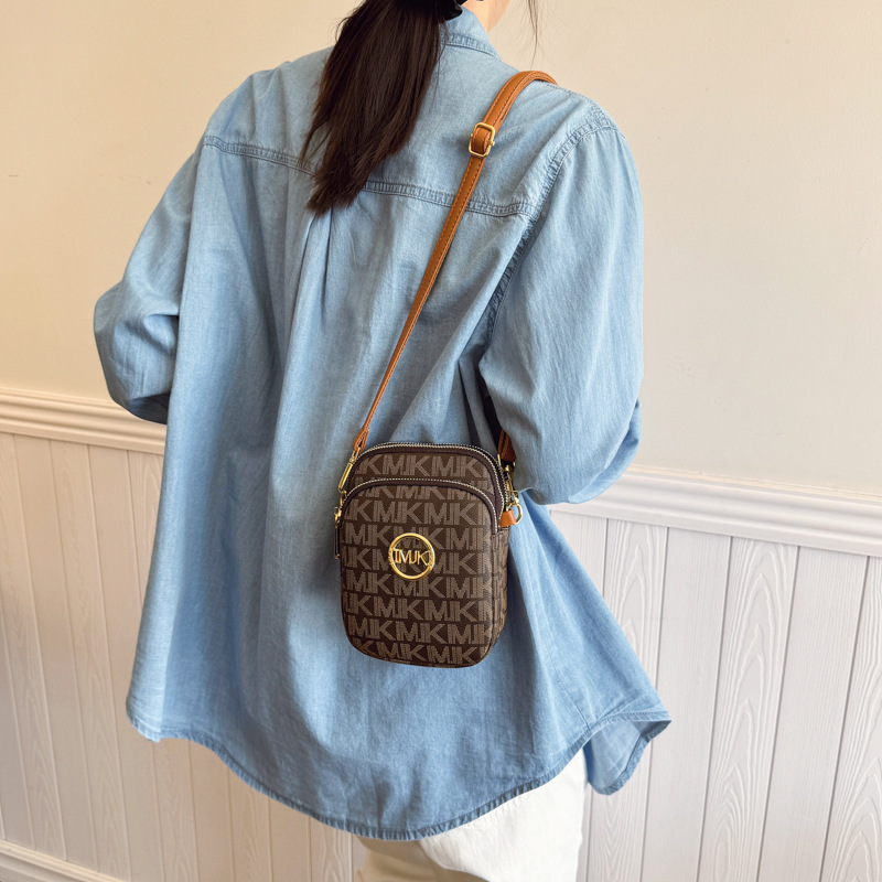 LUYIWEINASI Multi-layer mobile phone bag for women, new spring 2025, mini lightweight small bag, fashionable vertical style, versatile shoulder bag cr