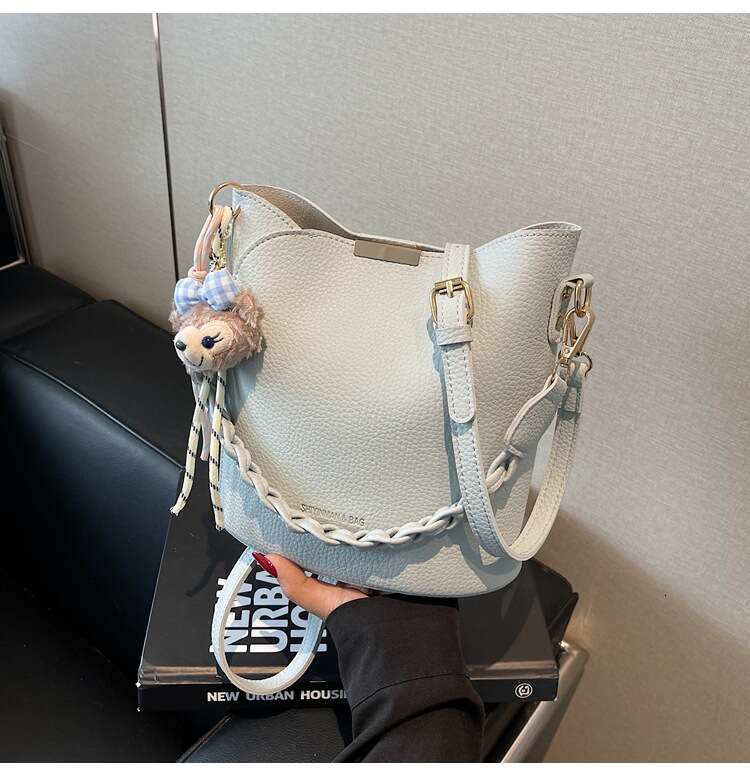 Small niche women's 2025 spring new high-end texture versatile crossbody bag, hand-held bucket bag