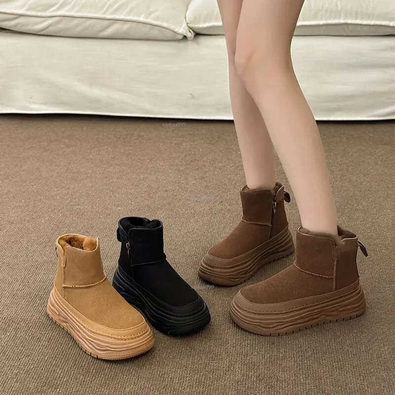 2025 New Designer Shoes Outdoor Women Thick Warm Non-slip Short Boots Soft Sole Bread Cotton Shoes Classic Board Shoes