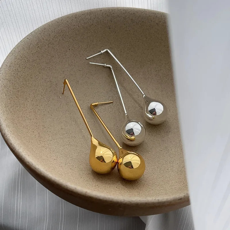 Metal Ball Long Earrings with European and American Style Personalized Fashion Stud Earrings for Girls Travel and Wedding Accessories 250409