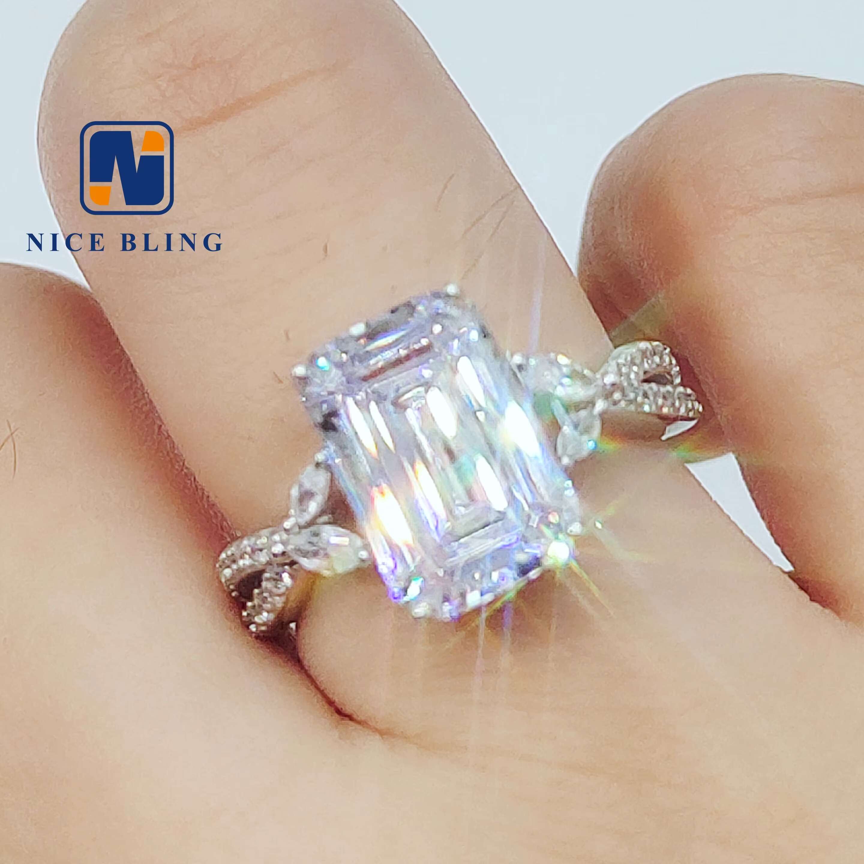 Wholesale Price Vvs Moissanite Diamond Engagement Rings Women Fashion Jewelry 925 Silver Emerald Cut Lab Diamond Wedding Rings