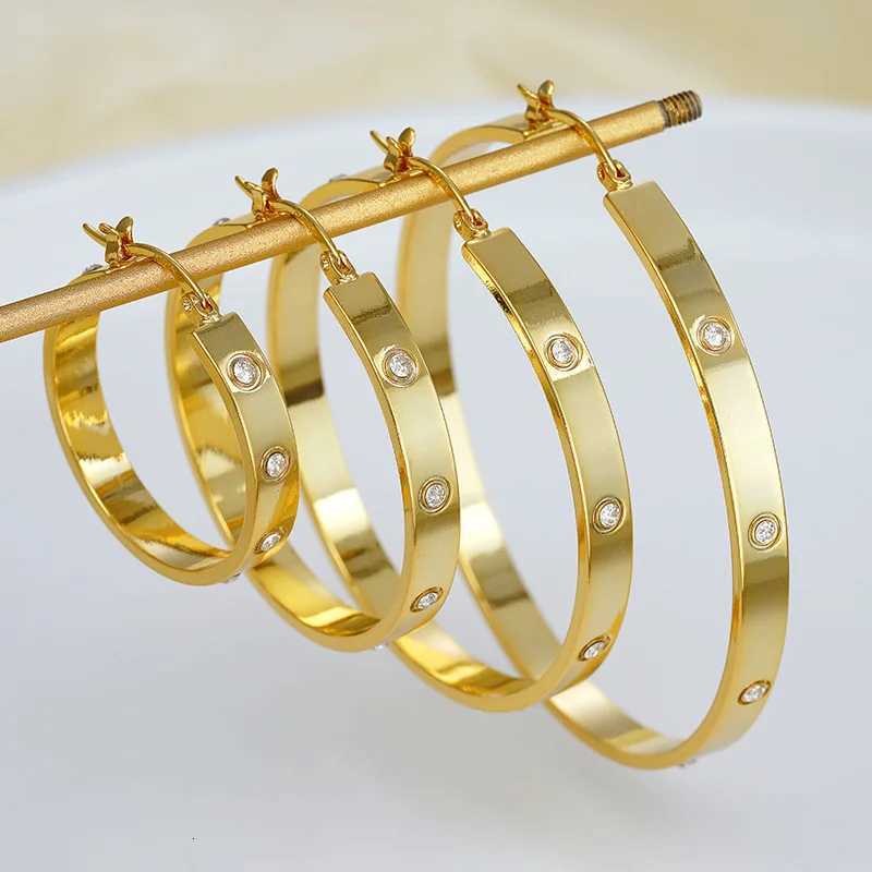 Classic Fashion Gold Metal Shiny Surface Geometric Pattern Hoop Earrings WomenS JewelryXJ251113