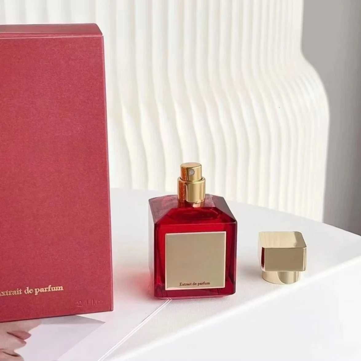 70ML High Quality Brand Perfume Fresh floral scent with luxurious woody notes Alluring Womens Body Spray Suitable for datingT251113