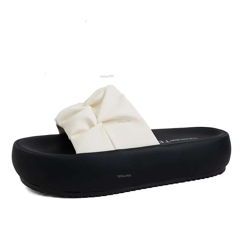 2025 New Designer Sandals Outdoor Leather One-piece Slippers Women Sandals Beach Shoes Thick Soled Indoor Slippers