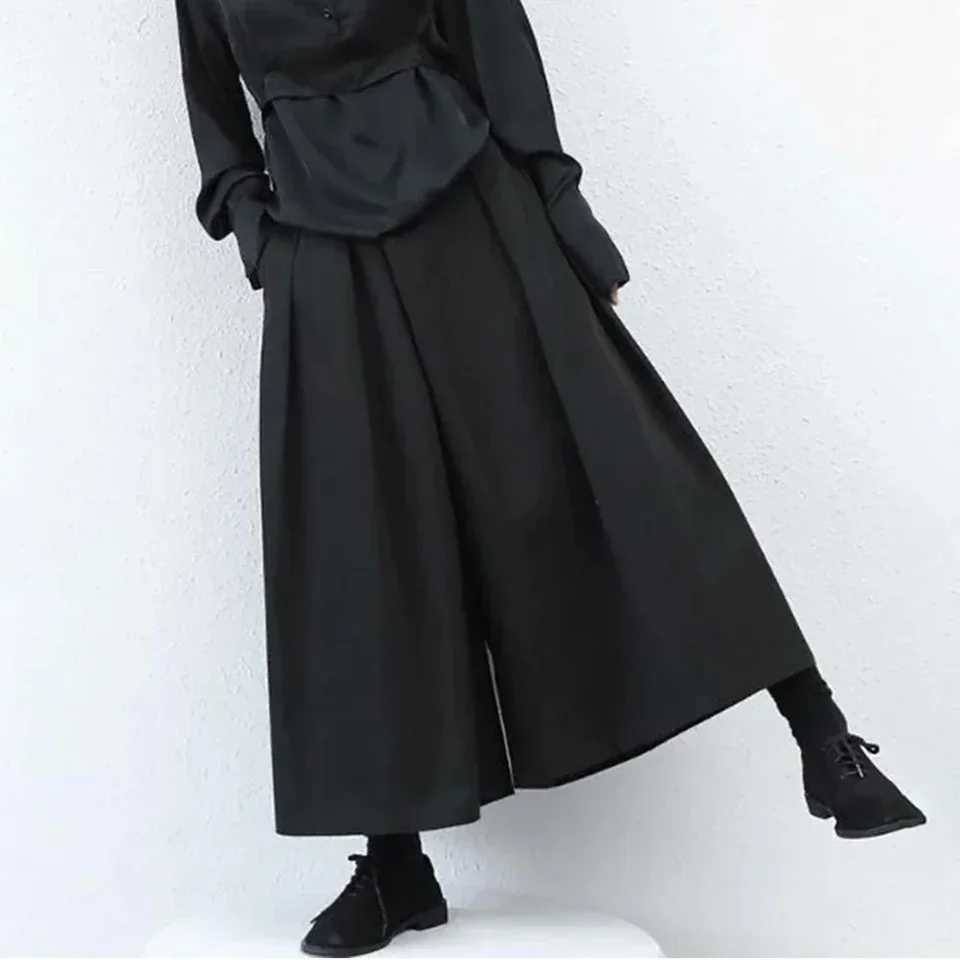 Mens Gothic style dark loose cut Hakone wide leg design feels high waisted samurai pants fashionable straight mens tight pantsXJ250412