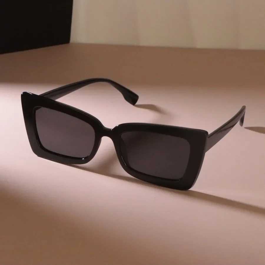 Square Designer Sunglasses Women Men Small Frame Mirror Sun Glasses Female Male Outdoor Lovely Brand Oculos De SolC250412