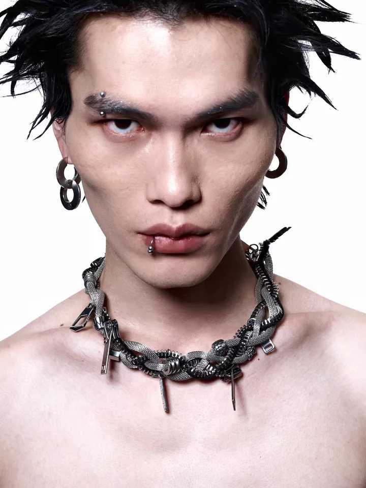 2025 New Model Retro Punk Style Pants Chain Multifunctional Collocation Heavy Metal Ones Waist Fashion Luxury AccessoriesW251112