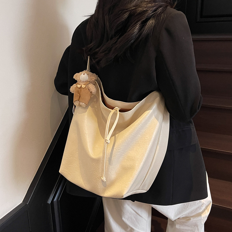 2025S Designer Women S Bag Handheld Tote For Women New Shoulder Bag Fashionable Large Capacity Premium Underarm Bag