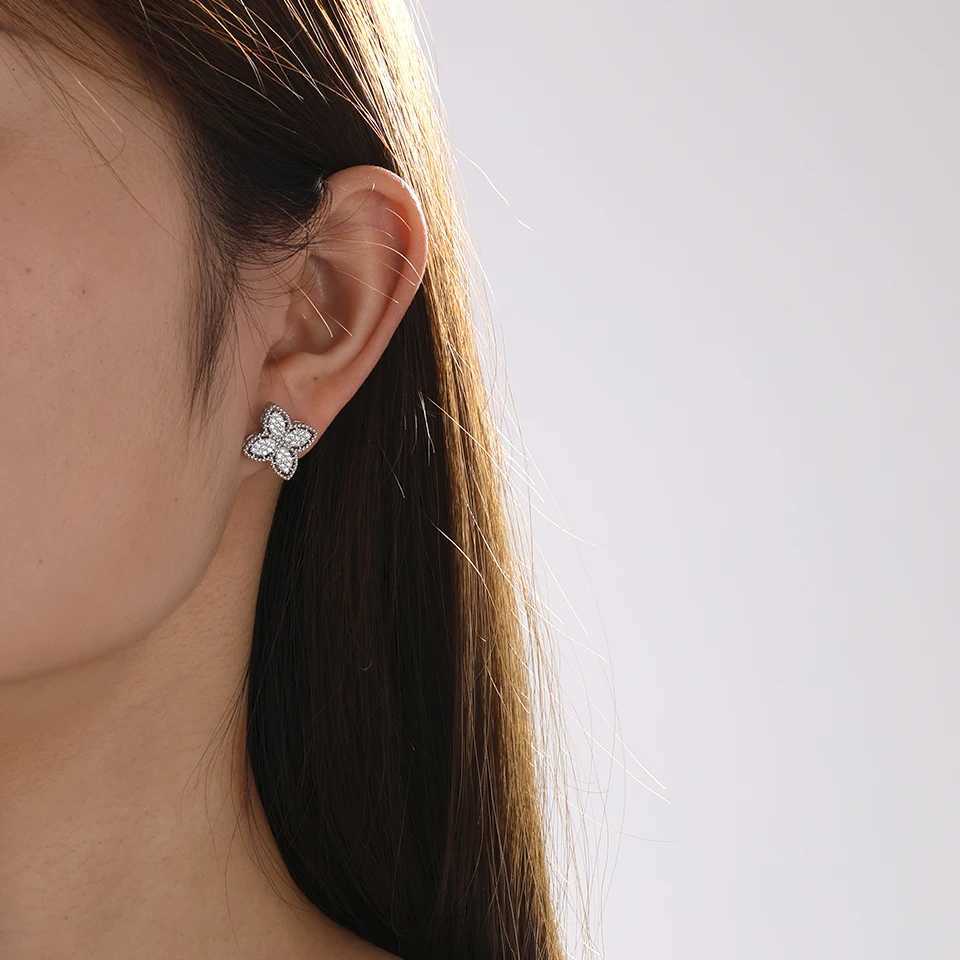 Luxury Yupsk Shiny AAA Cubic Zirconia Four-leaf Clover Flower Stud Earrings for Women Exquisite Wedding Party Jewelry Gift Y251112