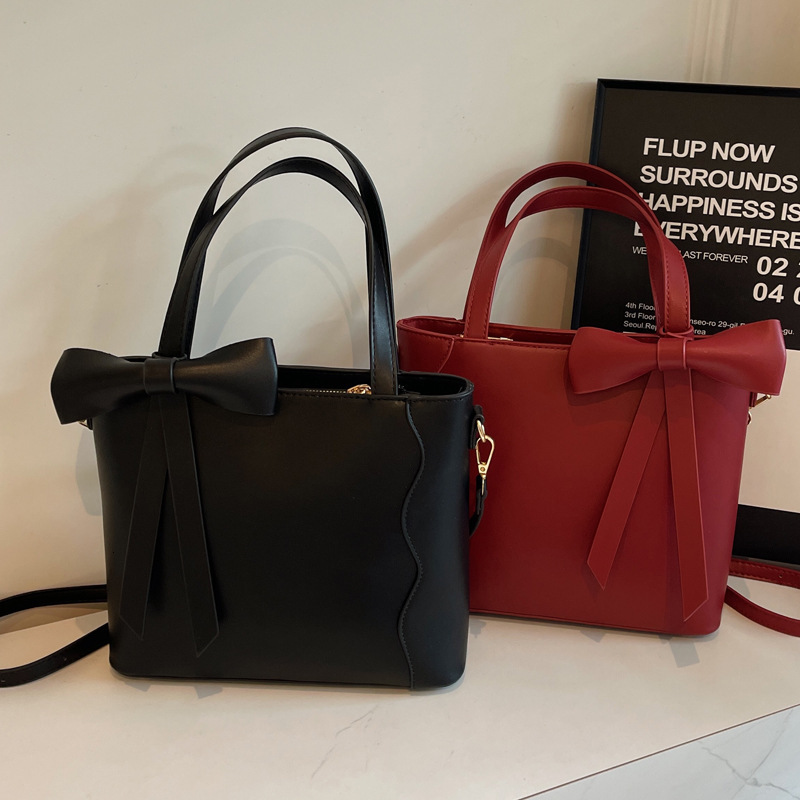 2025S Designer Women S Bag Handheld Commuter Summer Korean Edition Fashion Trend Shoulder High End Small And Simple Tote Women S Bag