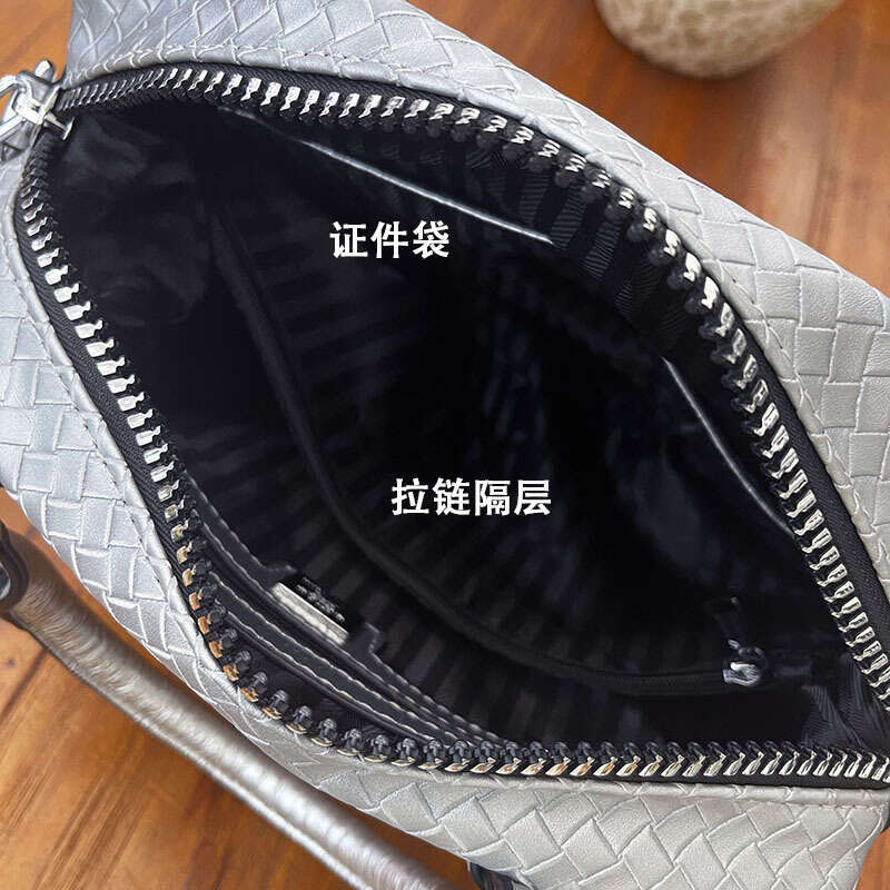 Backpack new versatile large capacity handbag, single shoulder crossbody women's bag, fashionable high-end tote bag