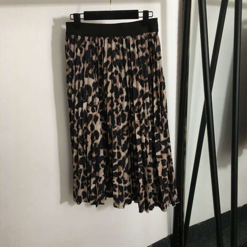 2024 New Nanyou Versatile Fashion Set Letter Patch Short Sleeve T-shirt Leopard Print High Waist pleated Half Skirt