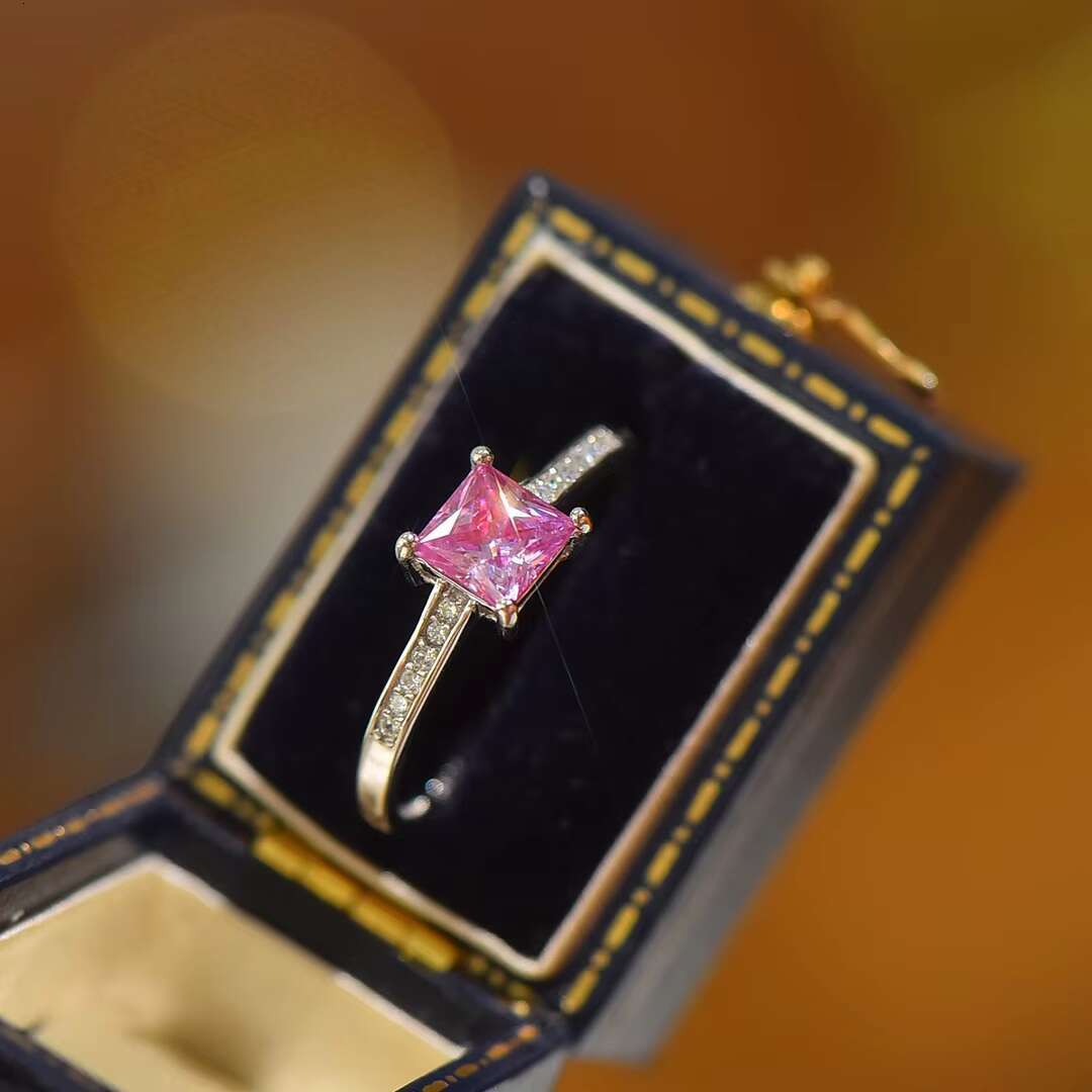 China Luxury Women Moissanite Ring Gra Moissanite Ring Silver Moissanite Ring