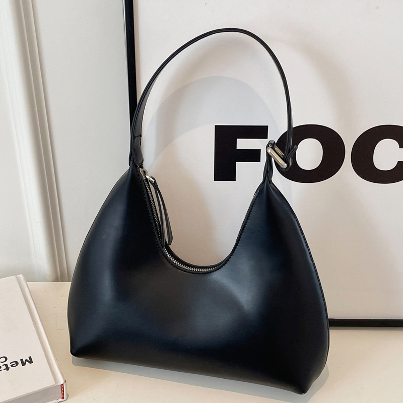 2025S Designer Women S Bag Underarm Women S New Simple Crescent Temperament Versatile Casual Travel Hand Held Texture Shoulder Bag