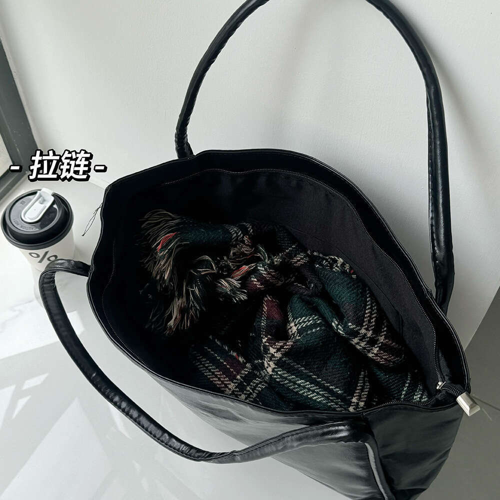 designer bag New handbag for women, portable, single shoulder, large capacity, versatile, casual, underarm bag, commuting, campus tote bag