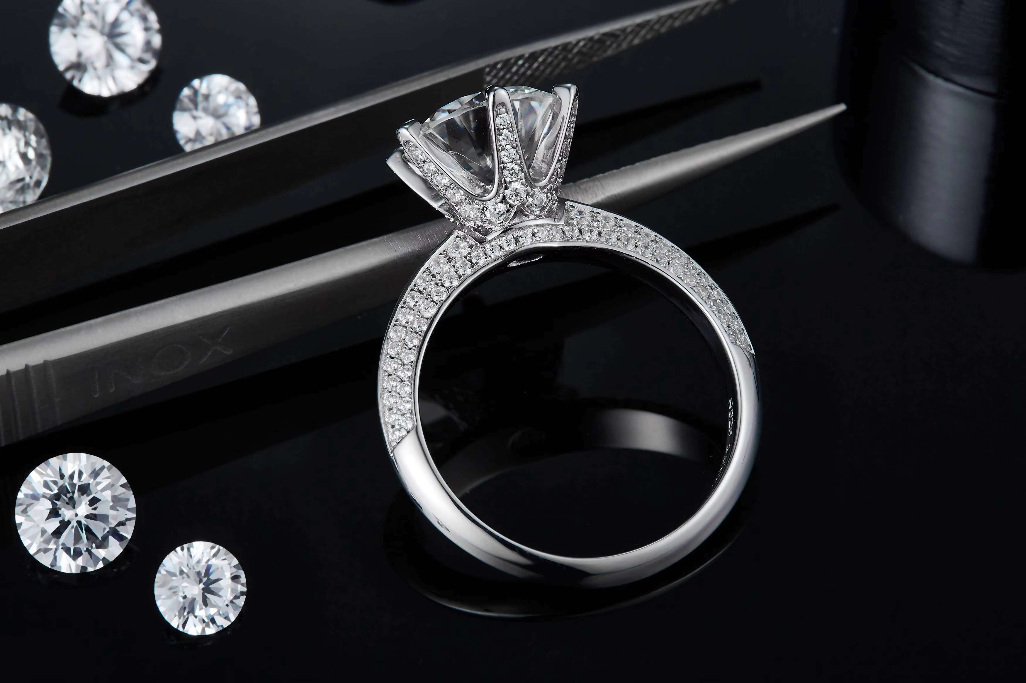 Factory Price Wholesale Shiny Moissanite Latest Women Rings Moissanite Gold Resizable Ring Band for Girl