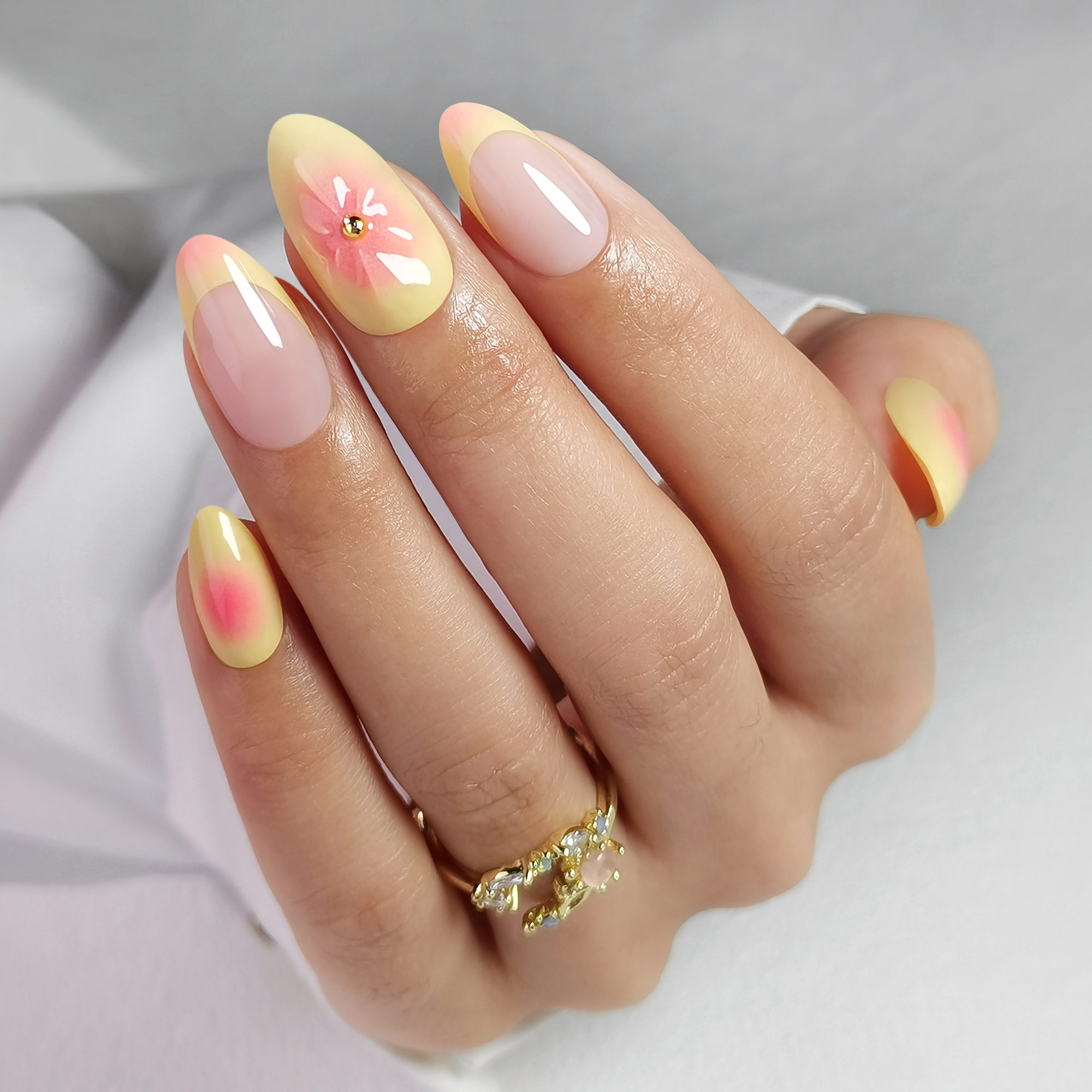 Soft glue press-on nail gel 3D flower embellished with yellow French corners, 16 sizes, 32 pieces of fake nails can be reused